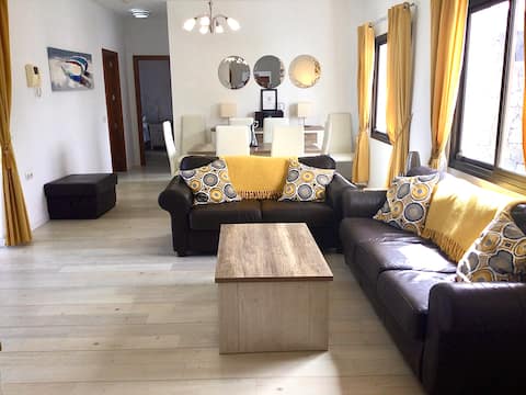 Top Airbnb: Villas Blancas. Villa Blackrock. WiFi. Air Conditioning. en Yaiza