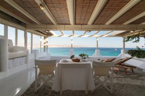 Avali Deluxe Suite, just a step to the beach