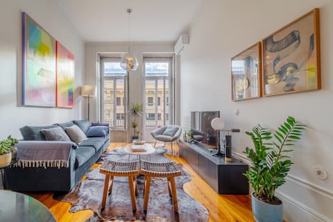 Popular Airbnb listing: Gorgeous Designer Apartment in the Heart of Porto in União Das Freguesias De Cedofeita, Santo Ildefonso, Sé, Miragaia, São Nicolau E Vitória