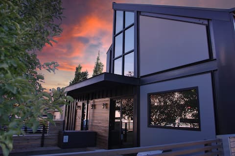 5-Star 5bedroom Home + Gym & 11AM Checkout!