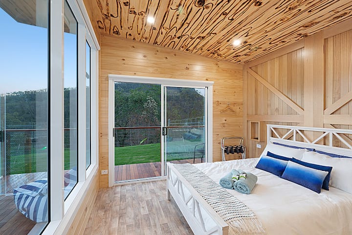 Moogerah Lakehouse #4 - Pool House Bedroom with Queen (Paid Extra)