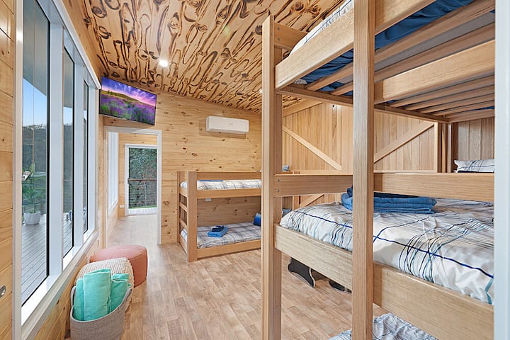 Moogerah Lakehouse #4 - Pool house Bedroom with two bunks that sleep up to 5 people (Paid Extra)