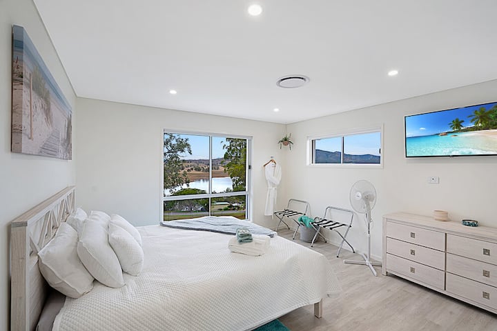 Moogerah Lakehouse #4 - Bedroom King bed