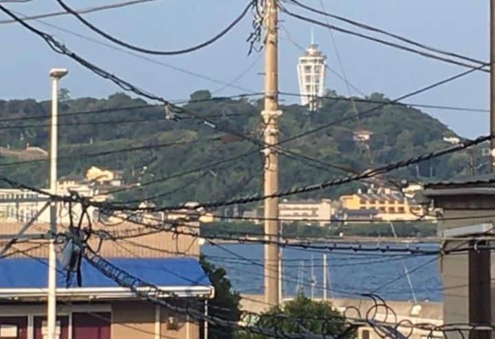 Enoshima môžete vidieť z druhého poschodia.