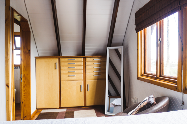 Hapësirë dollapi me dy dhoma
