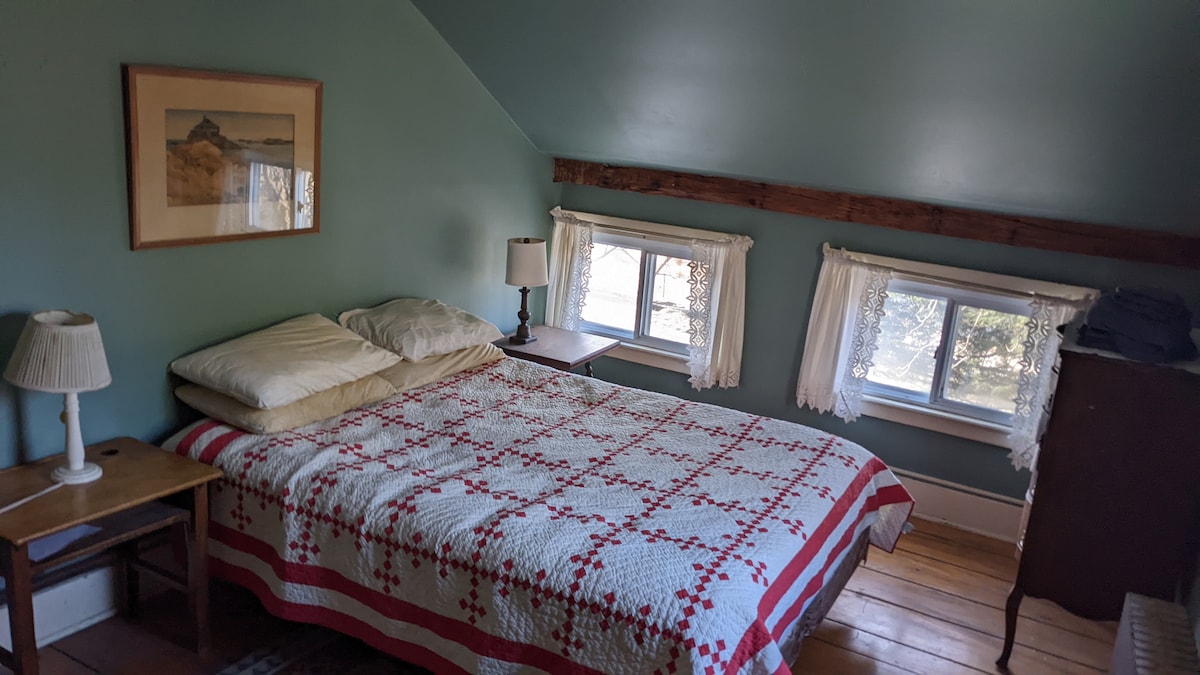 მეორე სართულის საწოლი 152 × 203 სმ
