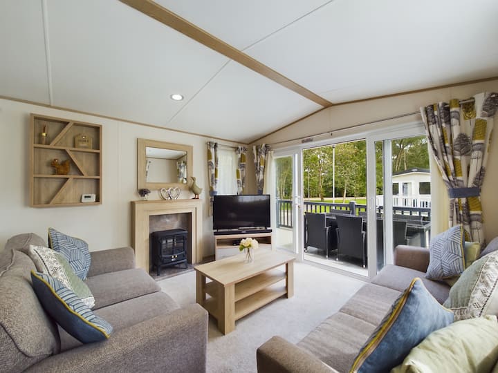 Tattershall Lakes Mini Breaks - The Avenue - Woodhall Spa
