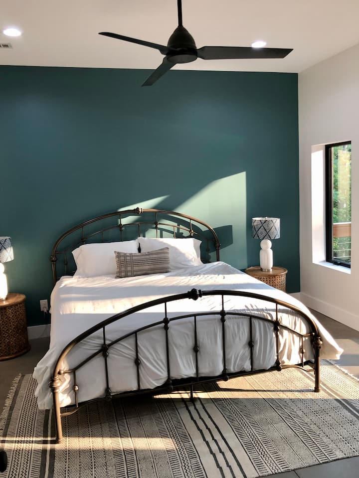 חדר שינה ראשי למטה