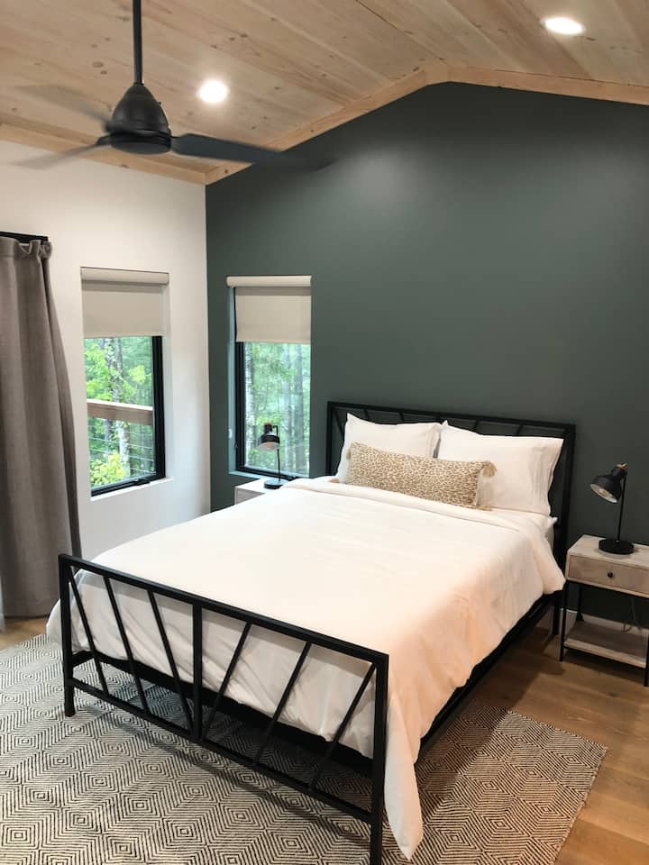 חדר השינה הראשי השני למעלה