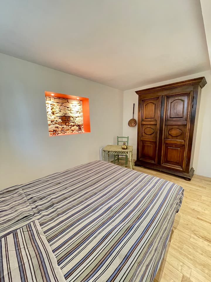 Dhoma e gjumit 2 (Krevat 160 x 200 ose krevat dopio 2 x 80 x 200)