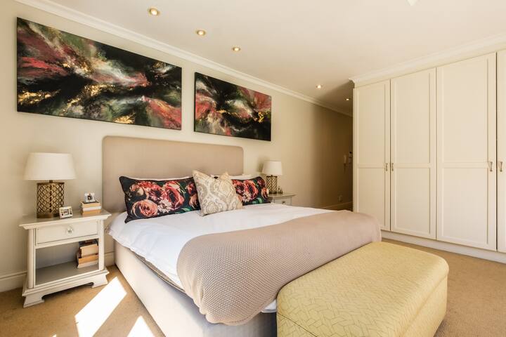 Close to beaches, mountains and winelands. gallery image 3