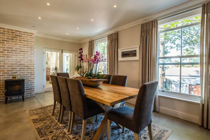 Close to beaches, mountains and winelands. gallery image 5