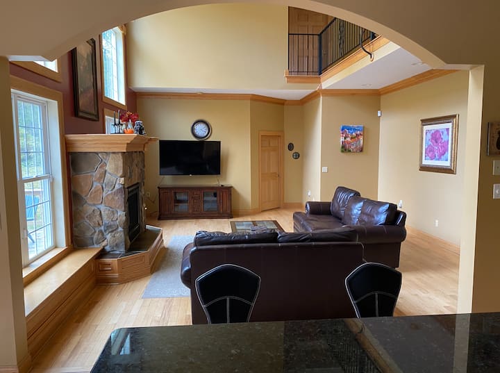 Luxurious 5 Bedroom 4,000 Square Foot Home - Watkins Glen