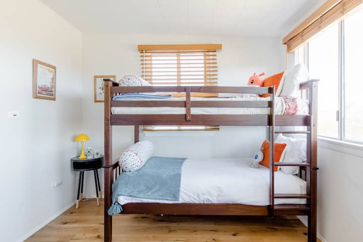 Bunk Bed room Yellow Cabin