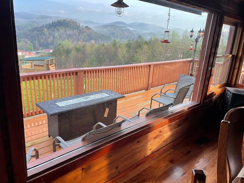 High in Helen, A-Frame & Cabin*Best View*Hot Tub!