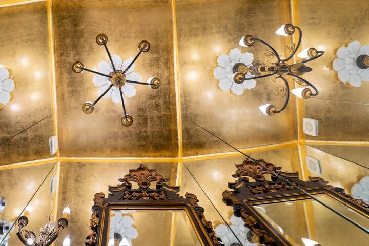 Baroque apart w/patio Portuguese Soul Bica Tram 4p gallery image 3