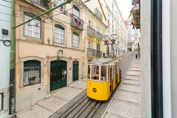 Baroque apart w/patio Portuguese Soul Bica Tram 4p gallery image 2