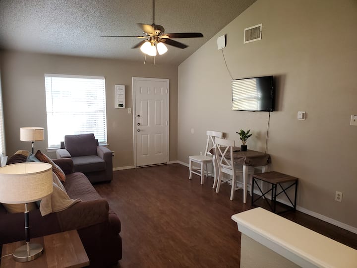 Alderbrook Place In Nw Austin 2 Br 1 Ba (Family Park Nearby) Pet Stays For Free! - Austin, TX