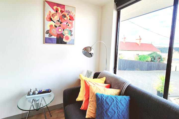 Modern Relaxed City 1br Noho Apt- Free Osp & Wi-fi - 荷伯特