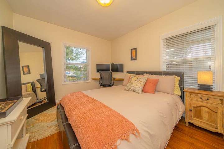 Bedroom #2 with ample storage and comfortable workspace. Wi-FI and monitors.