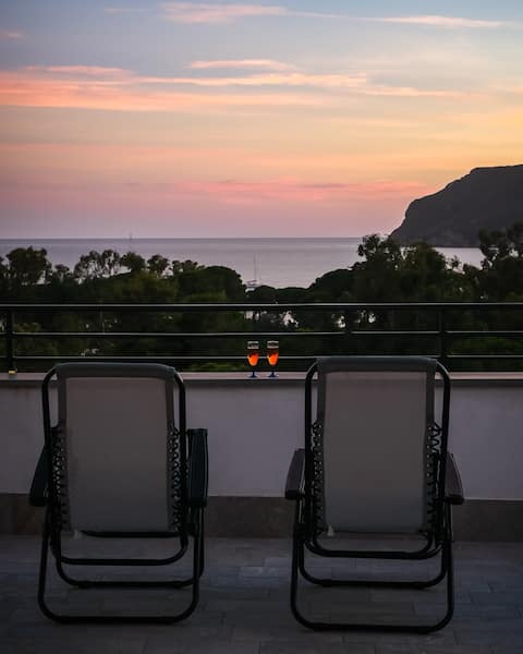 Super panoramic with  pool 300 meters from the sea