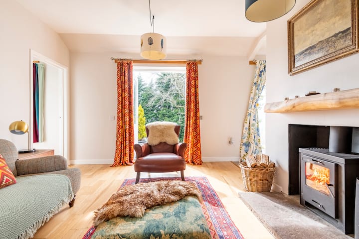 Secluded Hillside Cottage, Ideal Romantic Hideaway - Crieff