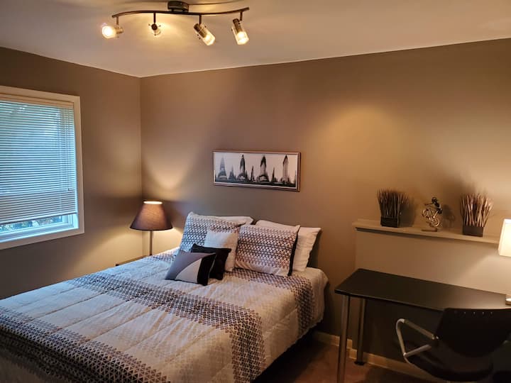 Საძინებელი №5 სამუშაო მაგიდით