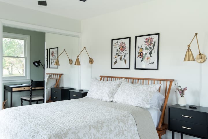 primary suite with king bed + 1 twin daybed and full bath