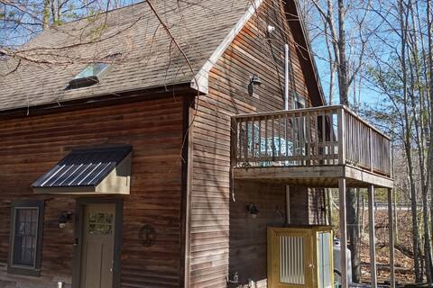 Beautiful Loft Style 2 bed
2 minute to Beach, UNE