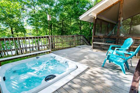 LakingitEz..3BR/2BA amazing sunsets &  hot tub