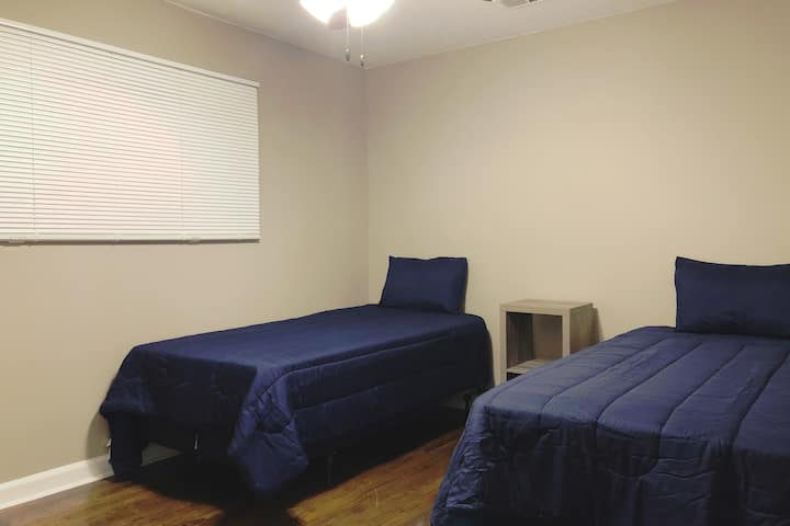 ¡Dormitorio 3 con camas individuales completamente nuevas!