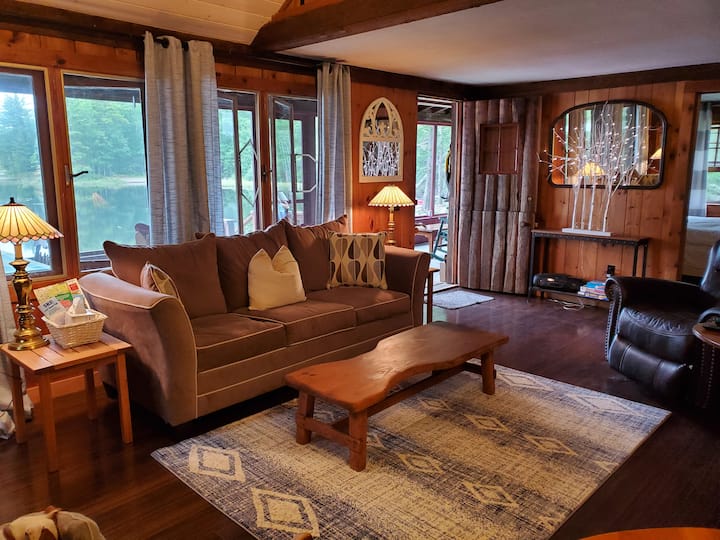 Beautiful Lakefront Log Cabin - Lake Monomonac