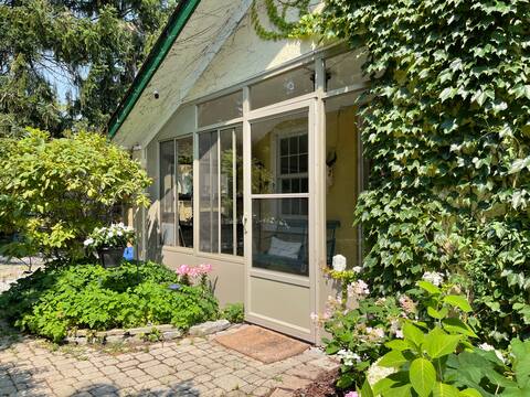 Very Special! 220-yr-old House w/Private Hot Tub