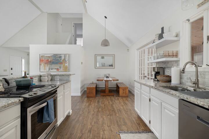 Spacious RI Beach Escape gallery image 5