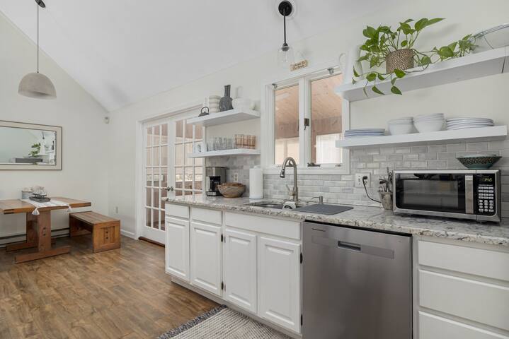 Spacious RI Beach Escape gallery image 4