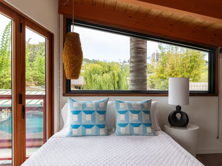 غرفة النوم رقم5، غرفة علوية بسرير بحجم كوين.