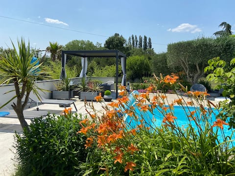 Gîte du Flamant Gris, heated pool May to Sept.