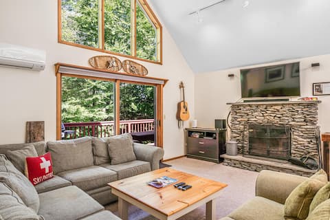 4BR/3BA ★ hot tub, sauna, billiards, A/C, & grill!