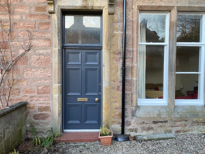 Superb, Central Location, Comfortable And Spacious Home For 8, 4 Bedrms/2 Baths - Inverness