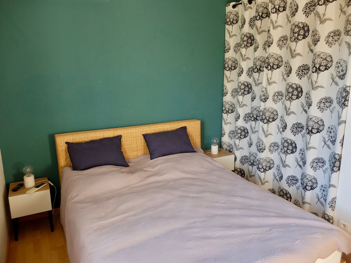 Соба со 160 кревети