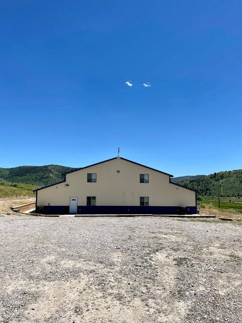 Huge Lodge Lava Hot Springs 10 bedrooms sleeps 40+