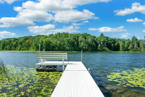 *NO FEES* Cabin on LAKE close to Dells/Cascade Ski