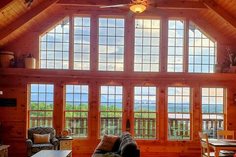 Enjoy a Cozy Cabin With Great Smoky Mountain Views