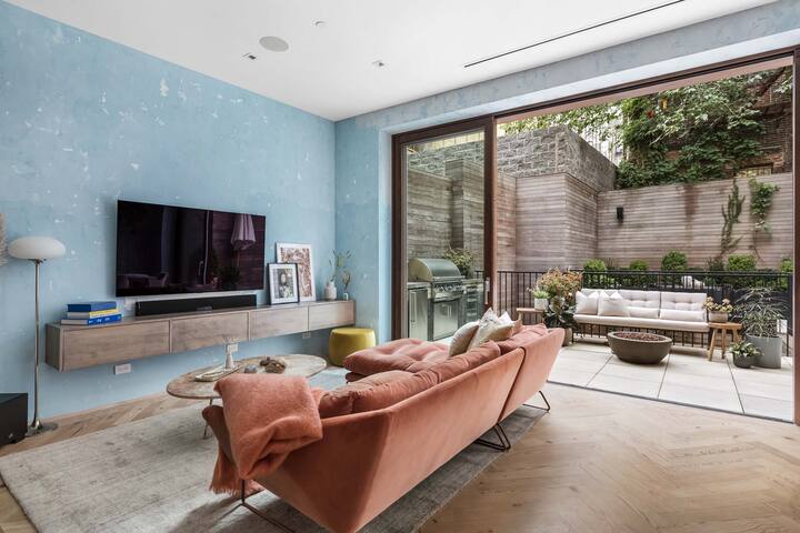 Modern 4700 SF house in heart of Williamsburg gallery image 5