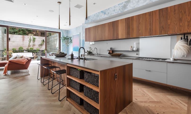 Modern 4700 SF house in heart of Williamsburg