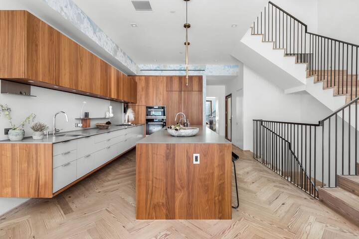 Modern 4700 SF house in heart of Williamsburg gallery image 2