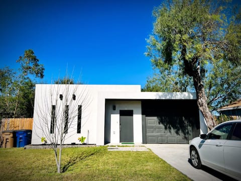 Stay at a modern/energy-efficient home! [Discount]