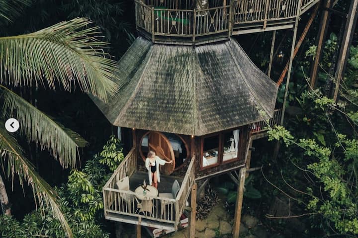 Cabane dans un hobbit enchantée nichée dans la jungle - Cabanes dans les  arbres à louer à Tegallalang, Bali, Indonésie - Airbnb