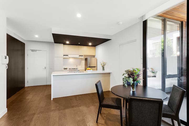 Three Bedrooms Deluxe Apartment with Two Bathrooms