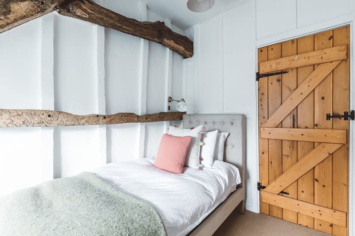 Krevat tek me krevat me rrota